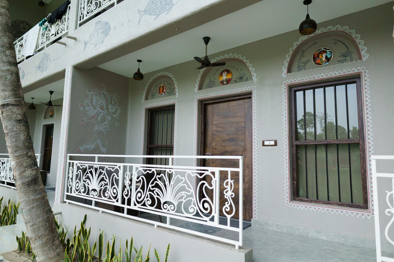 Exterior & Views