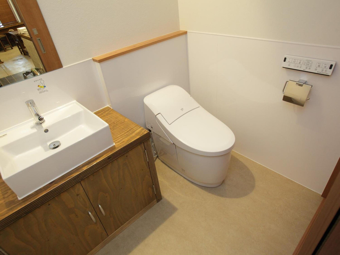 Bathroom 4, 4s Stay Awaikeda Ekimae, Miyoshi