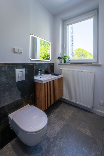Bathroom 3, Am Calsberg 5a, Gdańsk City