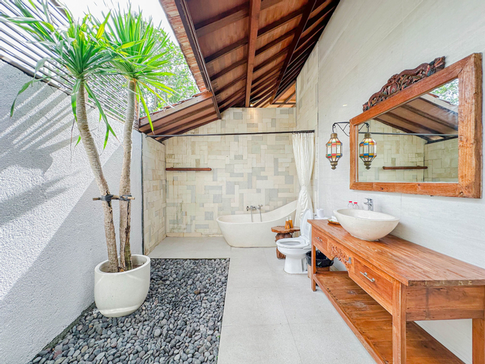 Bathroom 9