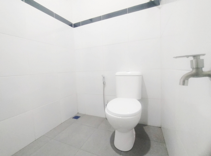 Bedroom 5, RedDoorz Syariah Near Stasiun Purwokerto, Banyumas
