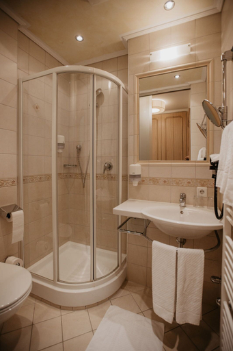 Bathroom 5, Parkhotel Matrei, Innsbruck Land