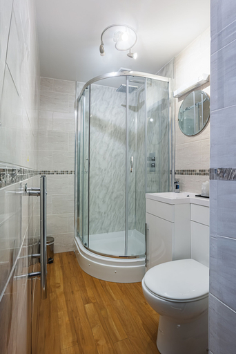 Bathroom 4, The Pied Bull, Cheshire West and Chester