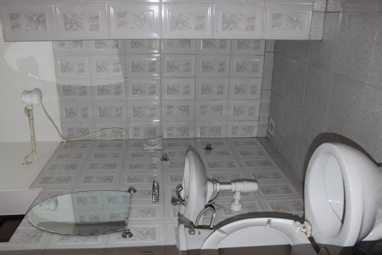 Bathroom 2, Sky Hotel International, Kampala