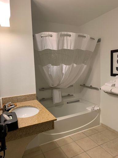 Bathroom 4, Country Inn & Suites by Radisson, Middleton - Madison West, Dane