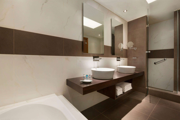 Bathroom 4, Wyndham Loutraki Poseidon Resort, Peloponnese