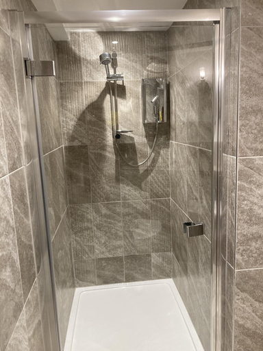 Bathroom 5, Streamside Apartments, Somerset