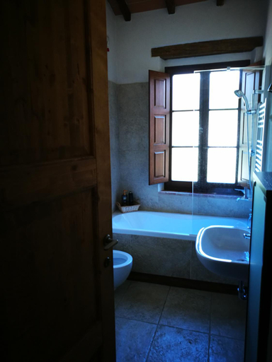 Bathroom, Molino della Tuoma, Siena