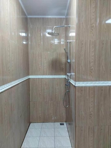 Bathroom 5, Oi Beach