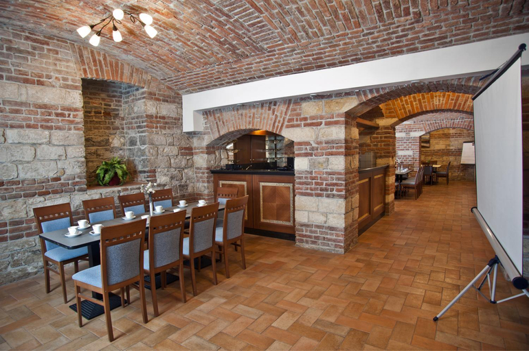 Food & Drinks 5, Galileo Hotel, Praha 2