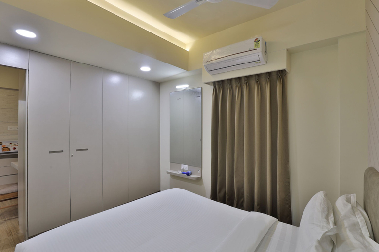 Bedroom 5, hotel monville, Vadodara