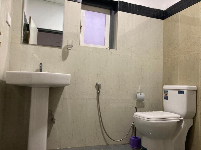 Bathroom, Maujis Villa And Guest House, Kaushambi