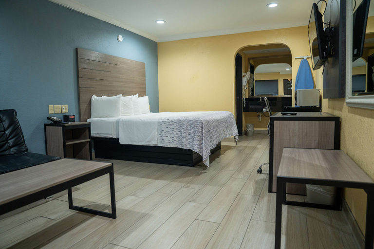Bedroom 3, Americas Best Value Inn Ft. Myers, Lee