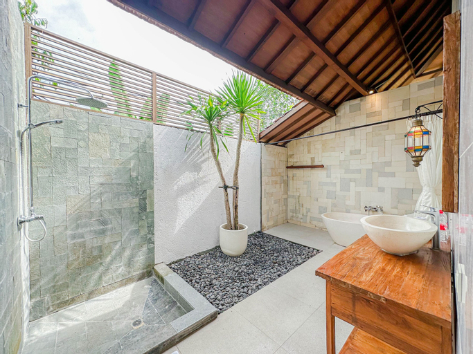 Bathroom 12