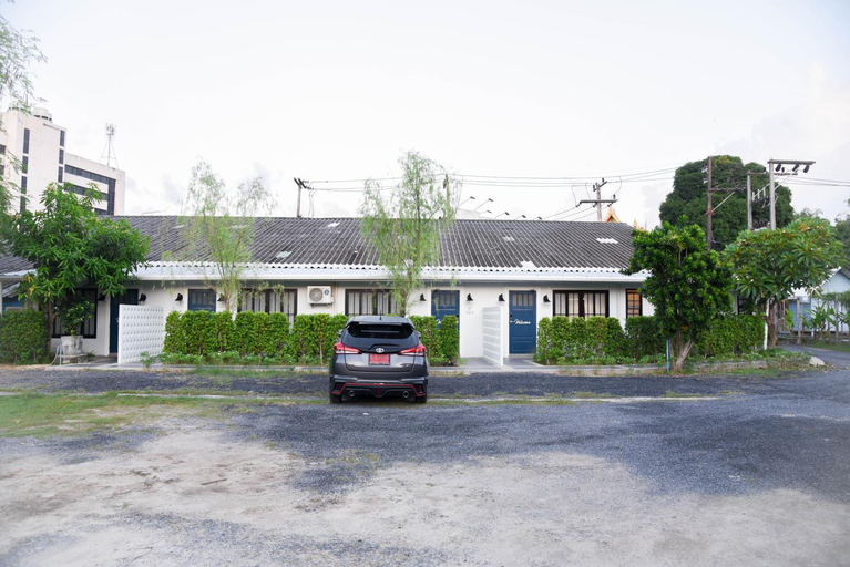 Exterior 5