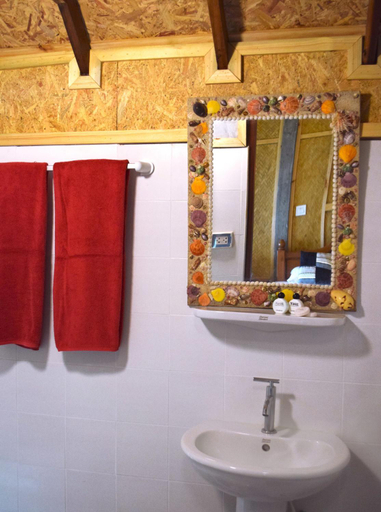 Bathroom 3, The Narima, Ko Lanta