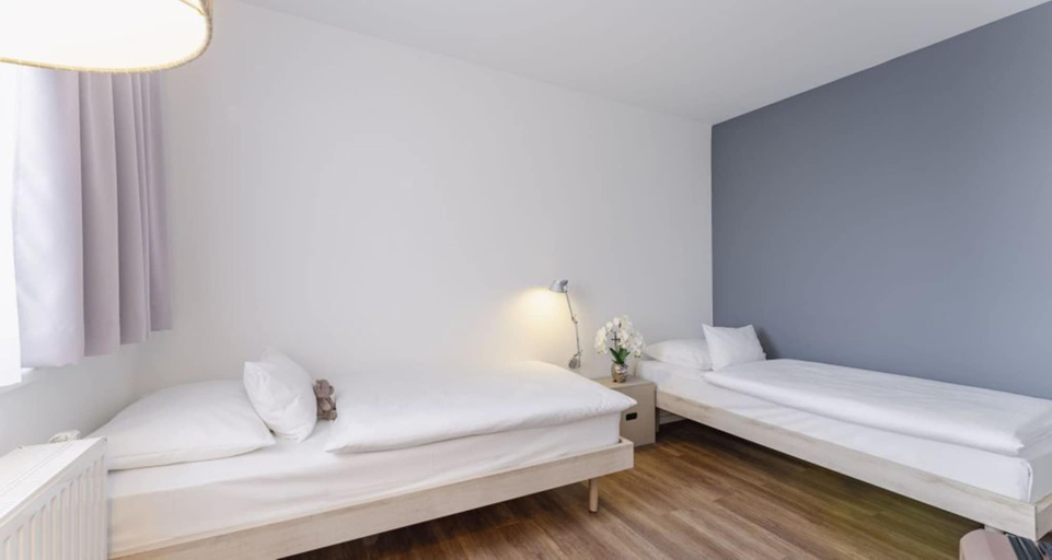 Bedroom 4, PLAZA INN Wien Gasometer, Wien