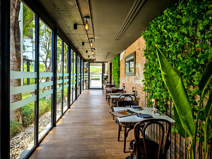 Food & Drinks 4, The Idle Hotel & Residence, Khlong Luang