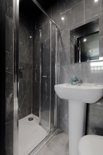 Bathroom 4, Amsterdam Hotel, London