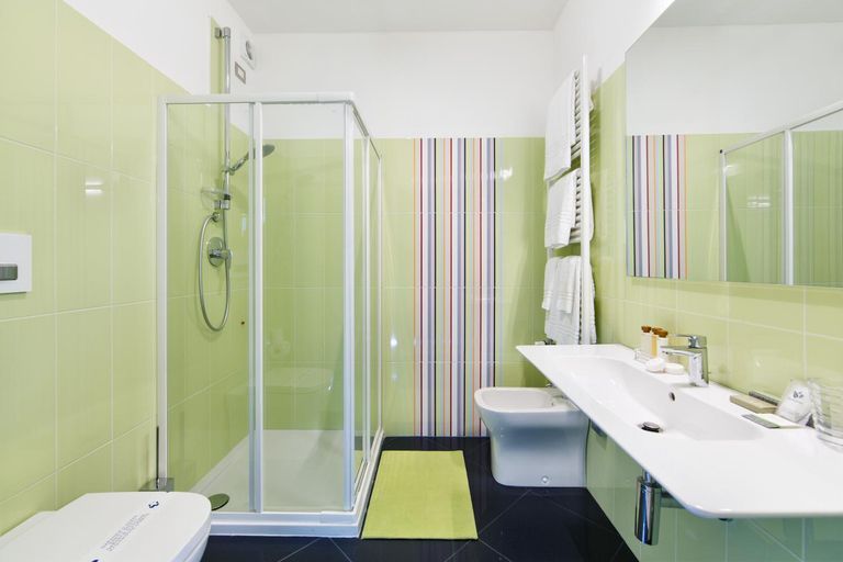 Bathroom 5, Hotel Londra, Alessandria