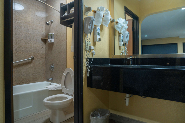 Bathroom 4, Americas Best Value Inn Ft. Myers, Lee