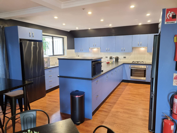 Others 5, Blue Wren Lodge Waratah, Newcastle - Throsby