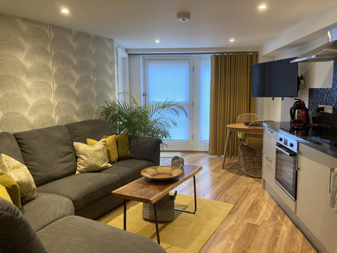 Others 5, Streamside Apartments, Somerset