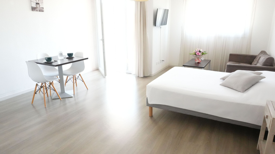 Bedroom 4, ZENAO YZEURE, Allier