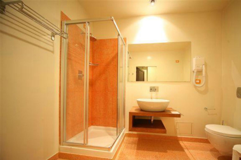 Bathroom 4, Il Chiostro Del Carmine, Siena