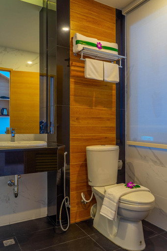 Bathroom 4, Golden Paradise Hotel, Pulau Phuket
