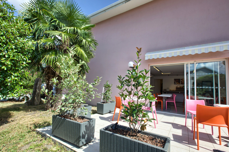 Exterior & Views 2, Hotel Formule Club Bordeaux Cenon, Gironde