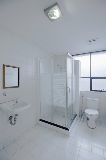 Bathroom 16