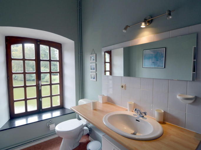Bedroom 4, Holiday home for 10 people set in castle grounds, Namur