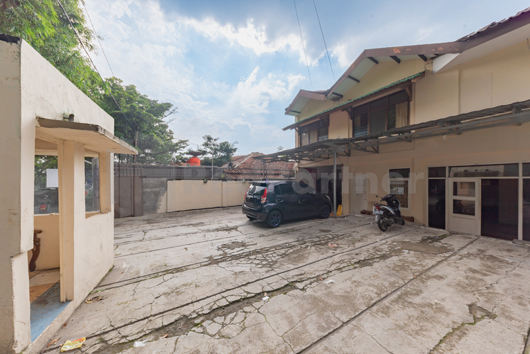 Exterior & Views 2, Wisma Alamanda near Terminal Cicaheum RedPartner, Bandung