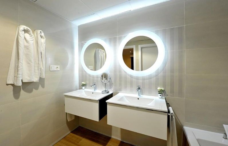Bathroom 3, Hotel Salobrena, Granada