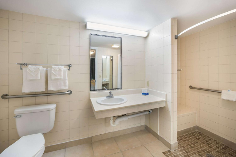 Bathroom 29