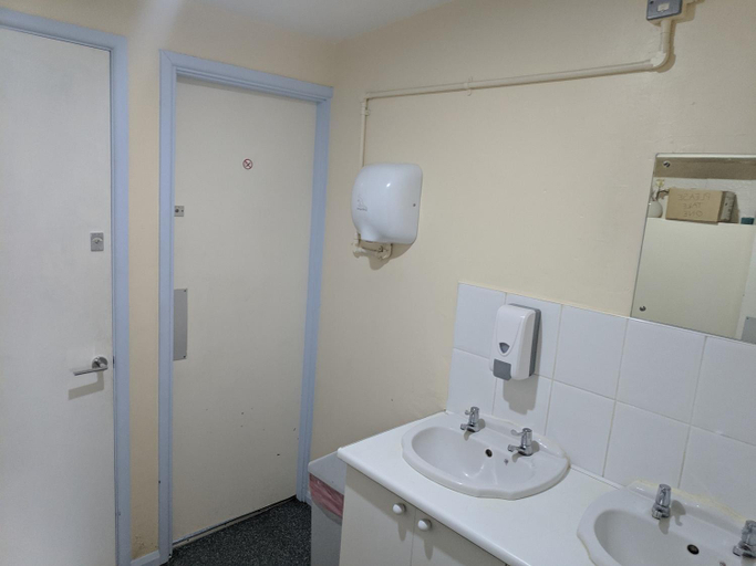 Bathroom 3, Harlow International, Hertfordshire