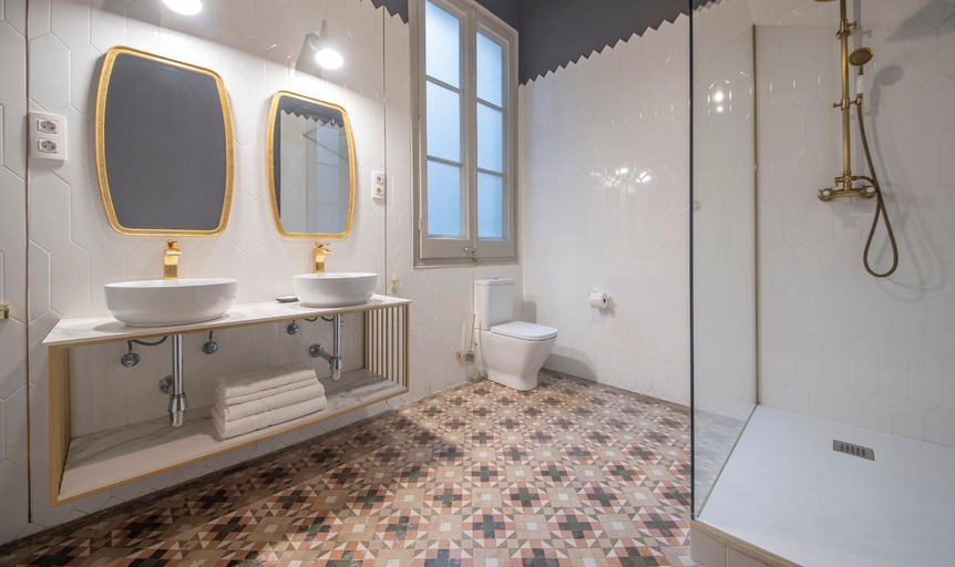 Bathroom 2, You Stylish City Centre Apartments, Barcelona