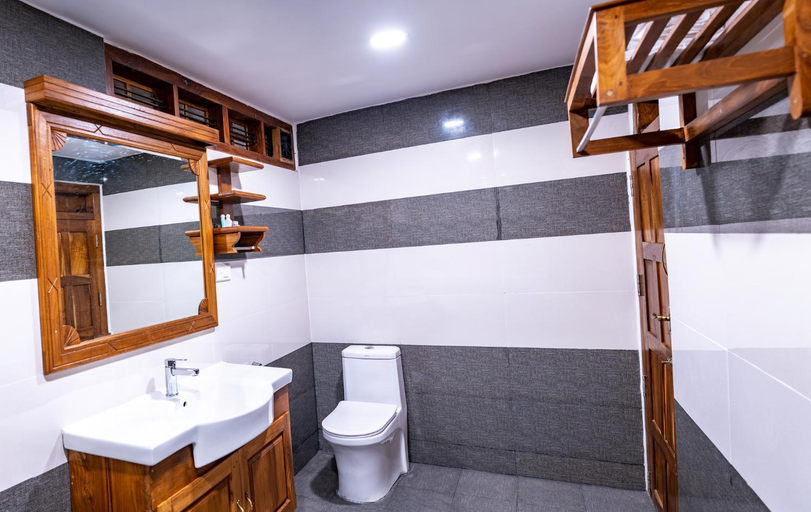Bathroom, Kalpavanam Heritage Resort, Idukki