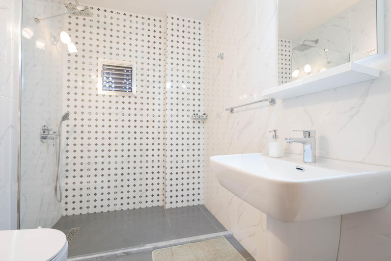 Bathroom 4, Liya Boutique Hotel Suites, Ula