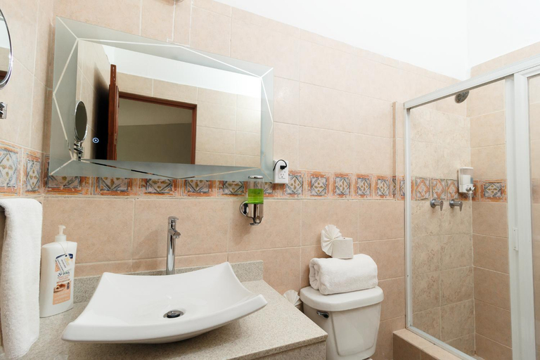 Bathroom 4, Hotel Hacienda Montesinos, Morelia