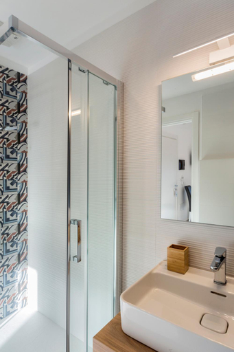 Bathroom 2, Syraka Design Rooms & Suites, Syracuse