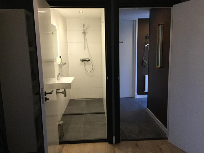 Others 4, B&B De Kamer, Wervershoof