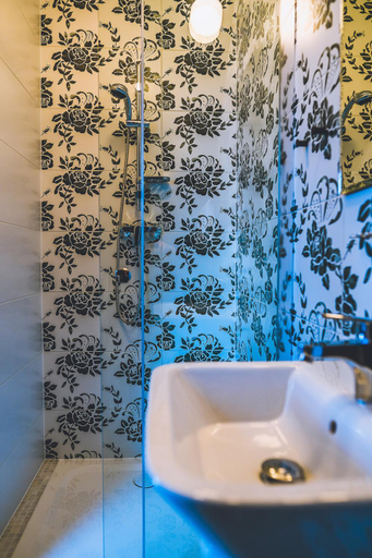 Bathroom 2, Owca z widokiem, Kłodzko