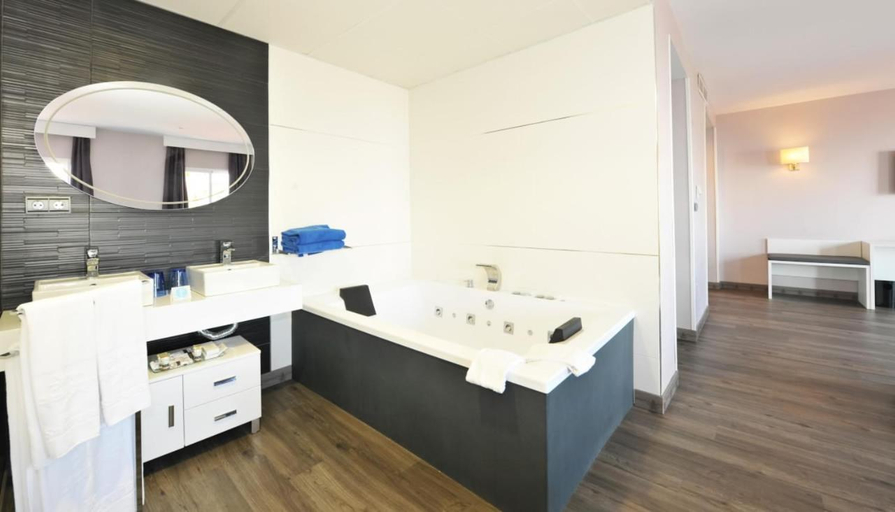 Bathroom 3, Hotel Salobrena, Granada