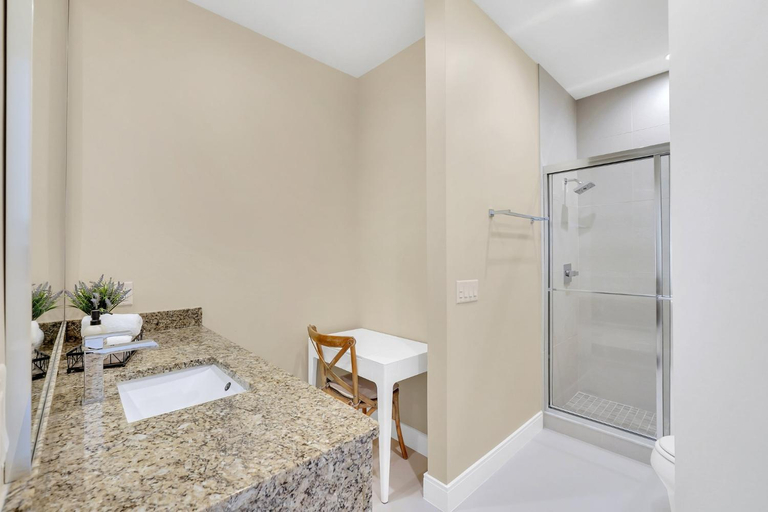 Bathroom 5, Luxury Villa Less Than A Mile From Disneyworld -Bonus Elevator-, Osceola
