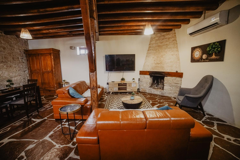 Others 4, The Stonehouse Suites with Private Bath Spas