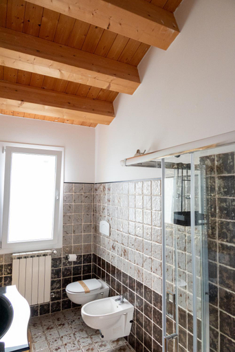 Bathroom 2, Delta House, Rovigo