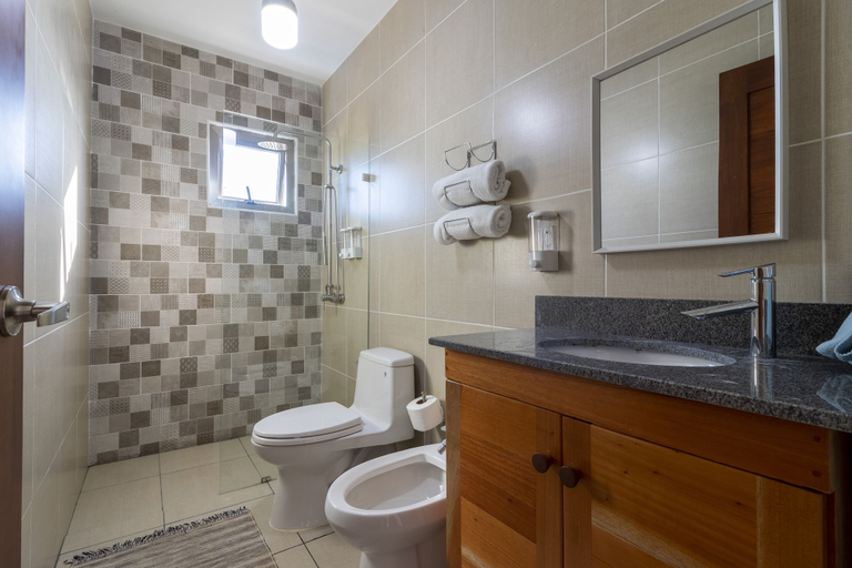 Bathroom 3, Modern 4-BR Villa in Gated Community, Salvaleon de Higuey