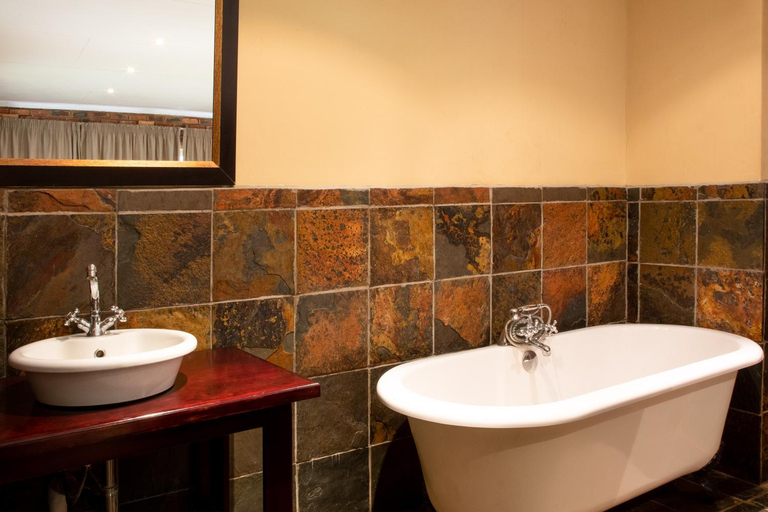 Bathroom, Elgro River Lodge, Dr Kenneth Kaunda